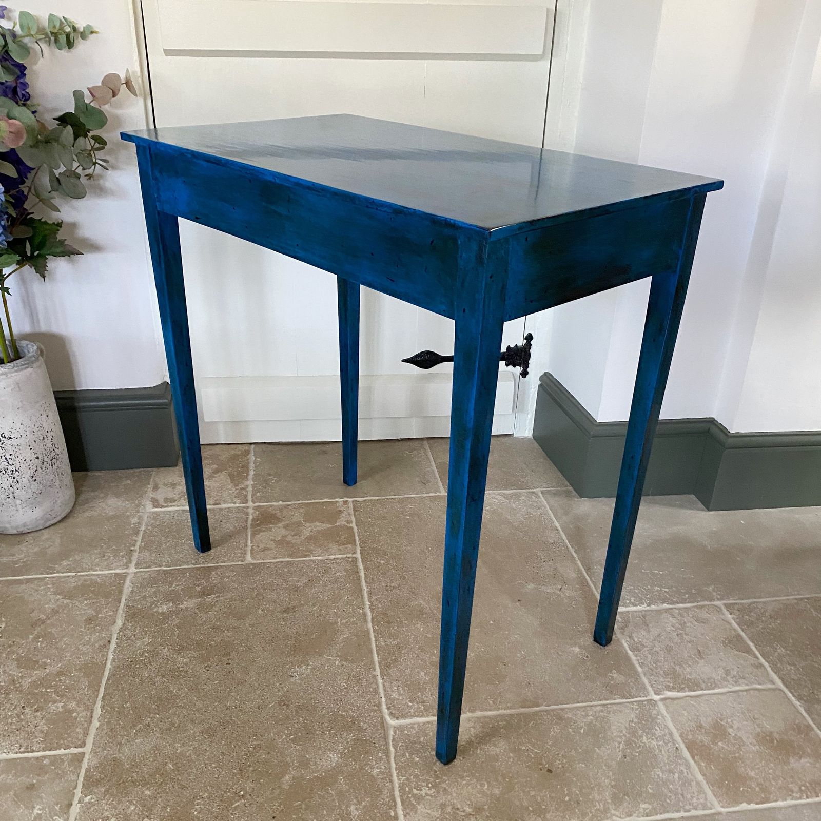 Cobalt Blue Lacquered Side Table photo vinterior