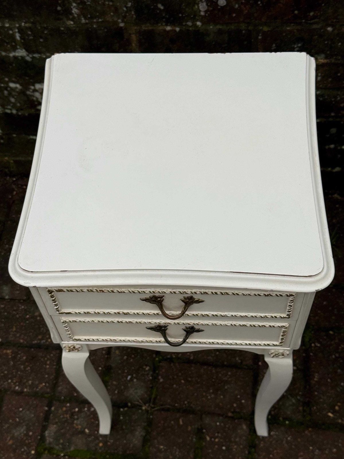 Vintage French Style Retro White And Gold Bedside Tables With Two Drawers – Elegant White Shabby Chic Furniture photo 395.0