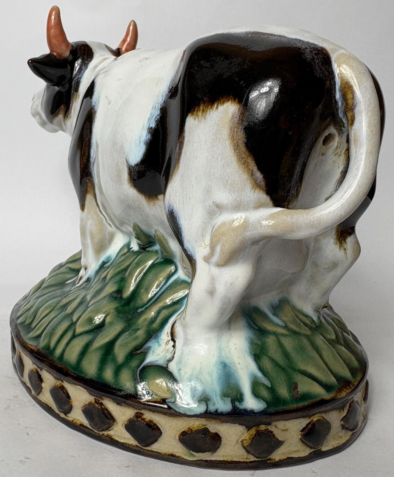 photo furniture Pair Of Vintage Glazed Ceramic Farm Animals – Cow & Pig On Oval Bases (C.25cm)