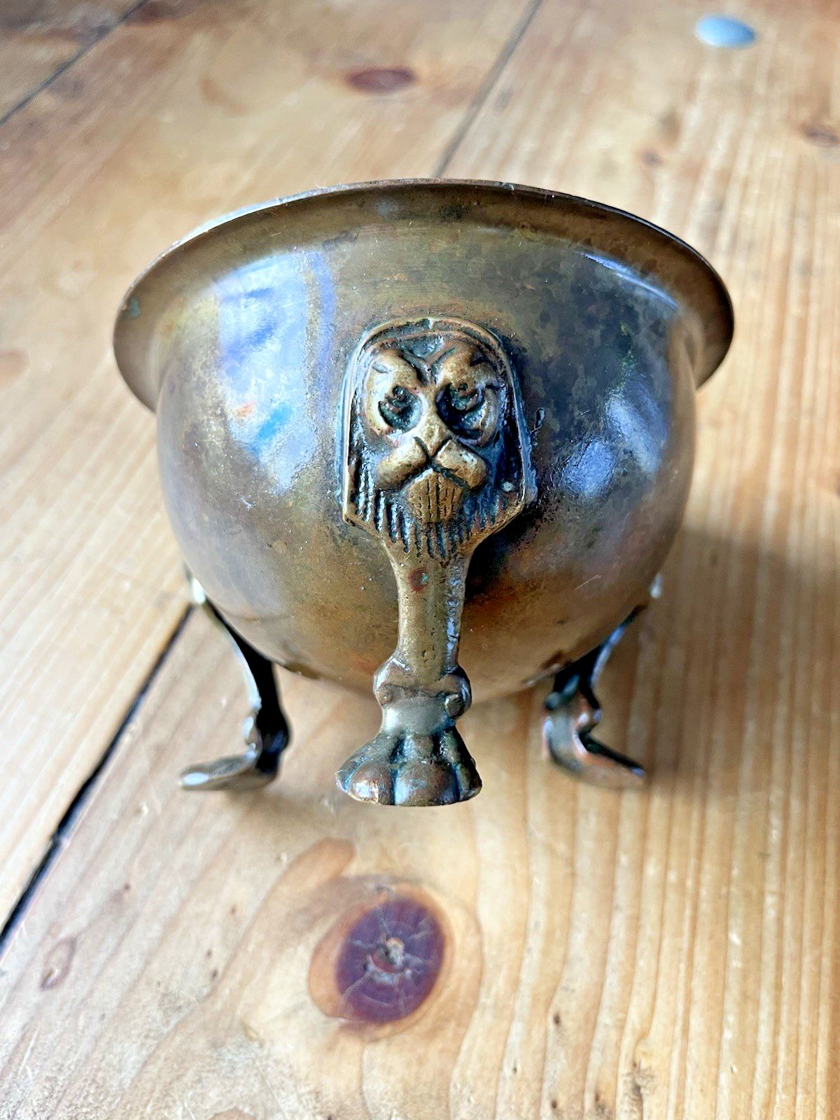 photo vinterior Antique 19th C Bronze Brass Monkey Mask Lion Footed Plant Pot Planter Cachepot