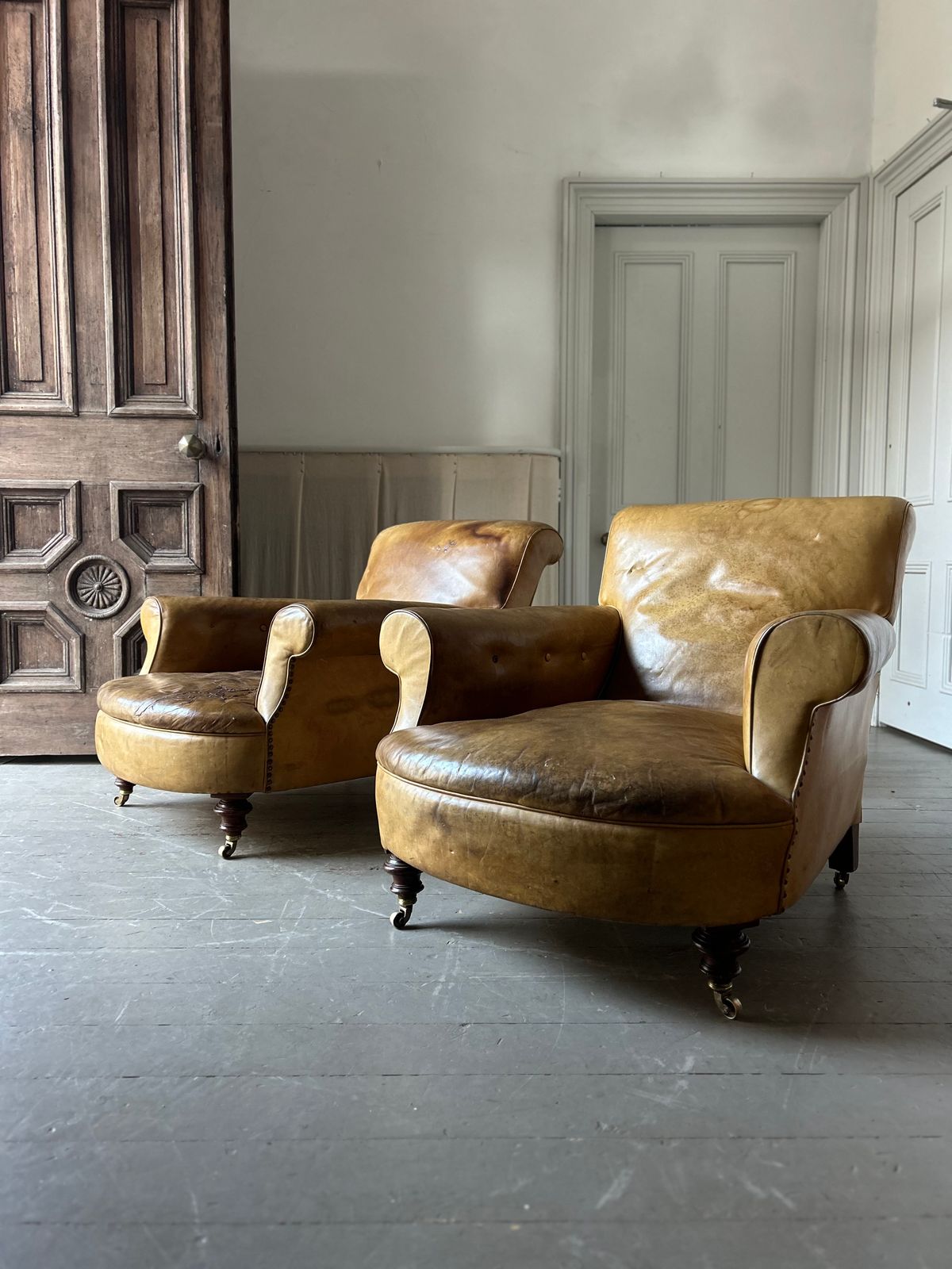 Pair Of Very Deep Seated 19th Century English Club Chairs photo Furniture