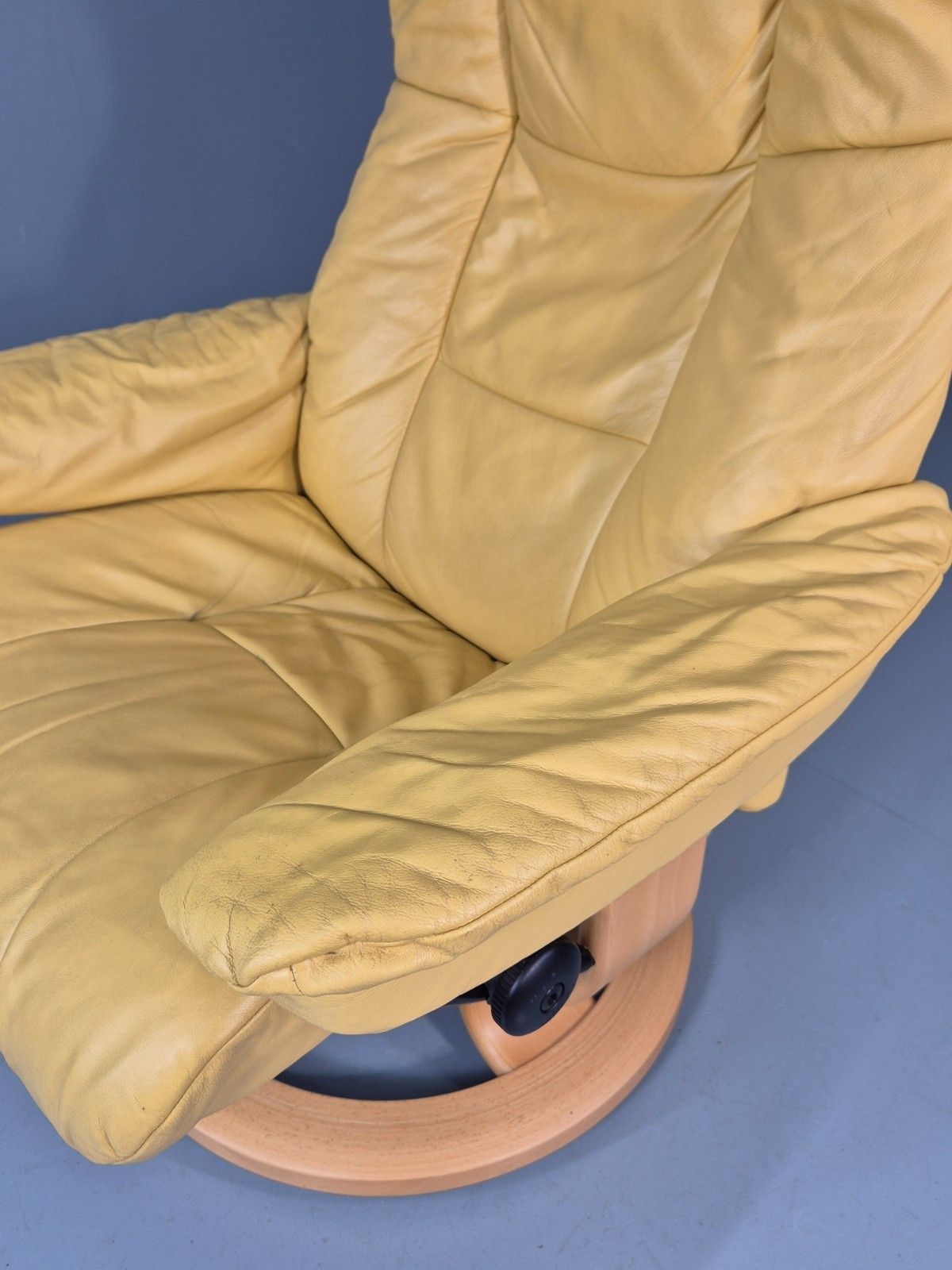 photo vintage Stressless Swivel Recliner Chair  Ekornes Yellow Leather 1990s Eb11574 Mwoo