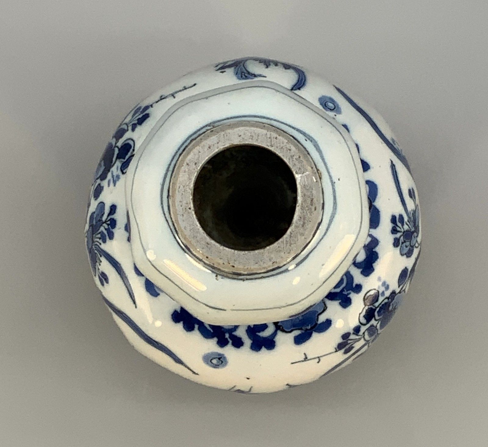 photo furniture Small 18th Century Dutch Delft Octagonal Chinoiserie Blue And White Faience Vase