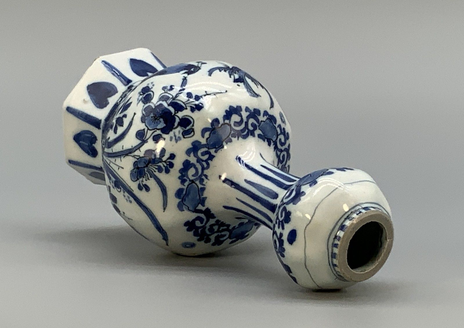 399.0 Small 18th Century Dutch Delft Octagonal Chinoiserie Blue And White Faience Vase photo