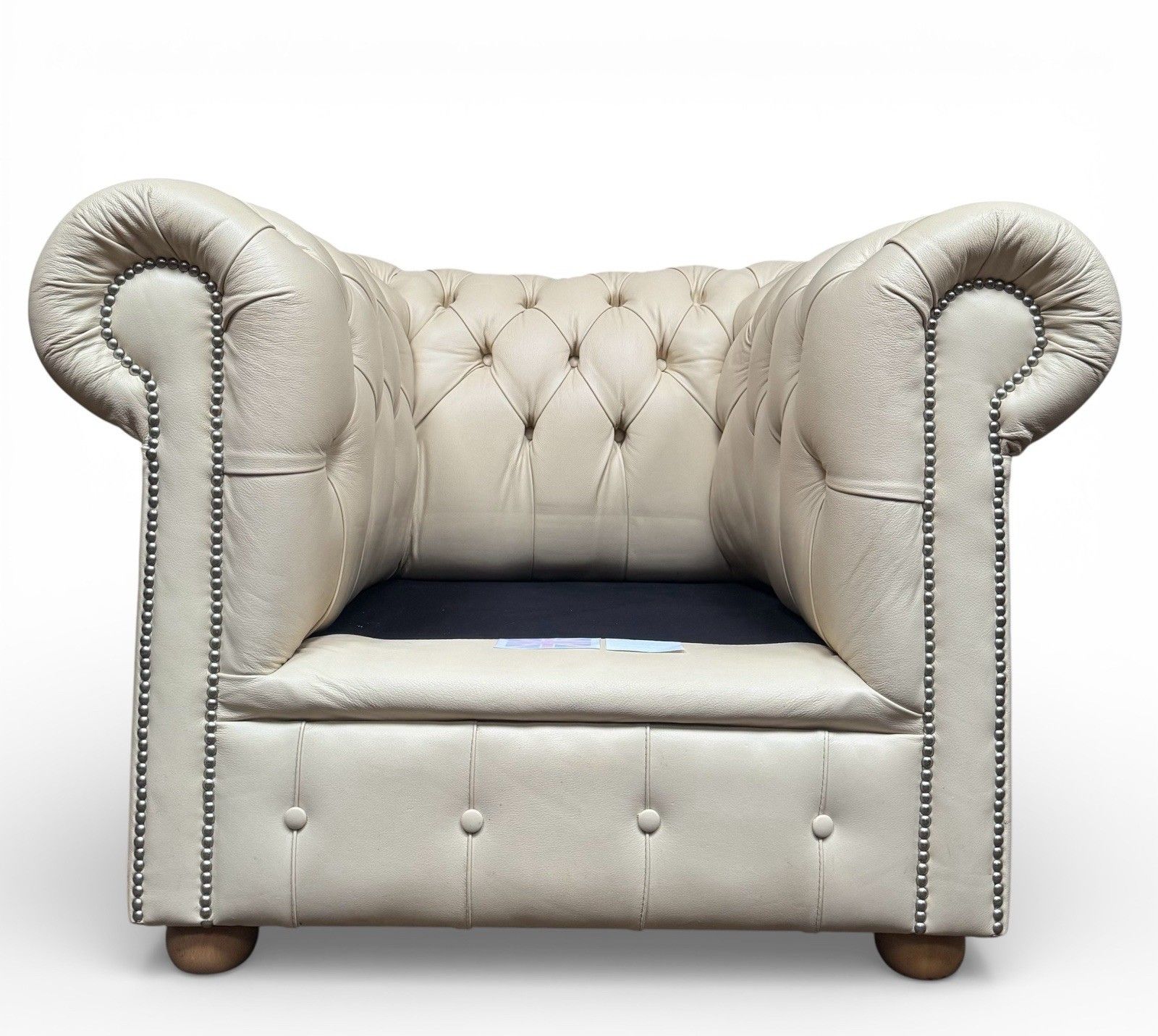 Chesterfield Leather Armchair Club Chair Cream Very Good Quality photo vintage