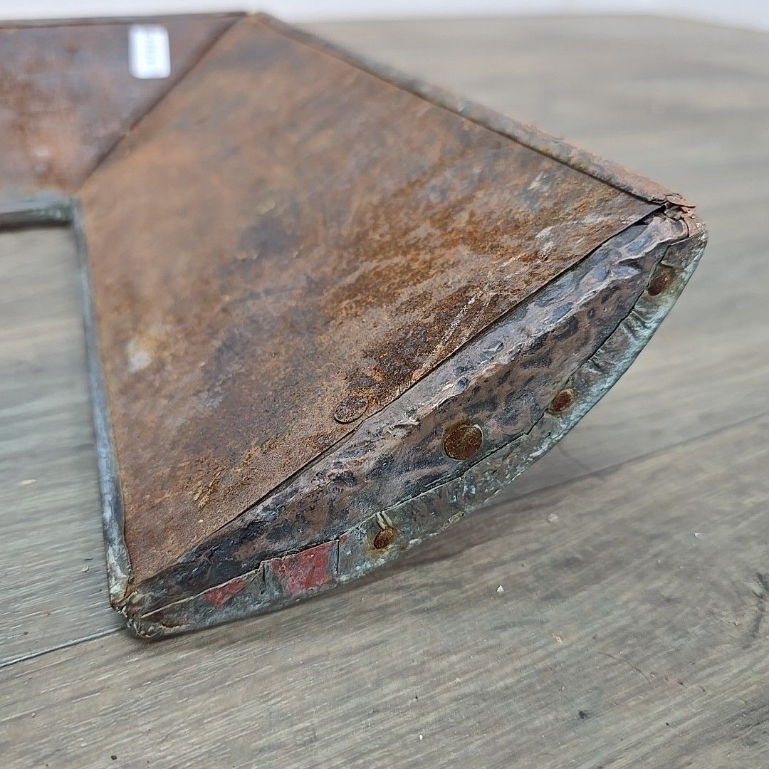 photo vintage Antique Copper Fire Fender Arts & Crafts Hearth Kerb Rosette Decoration
