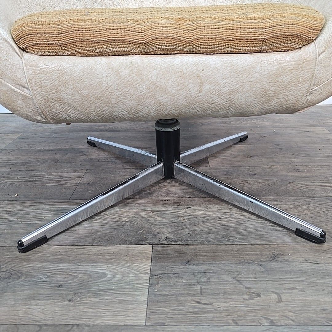 Retro Vinyl Chair Swivel Lounge – Mid Century Modern Pod Scoop Style Vintage photo vinterior