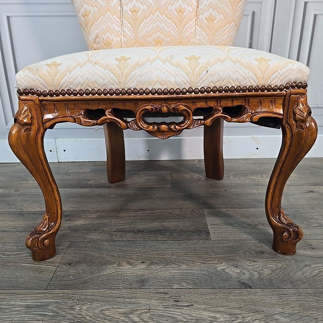 photo furniture Antique Style Carved Shell Back Chair – Bedroom Slipper Seat Cabriole Queen Anne
