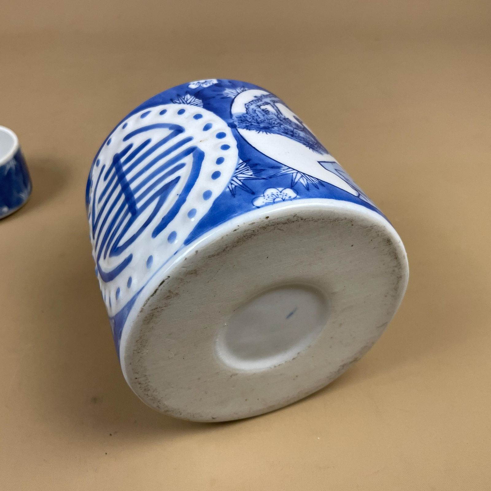 Home Decor Oriental Blue White Ceramic Ginger Jar Cylinder Chinoiserie Lidded Pot Jar Asian Style Home Accent Stalk photo