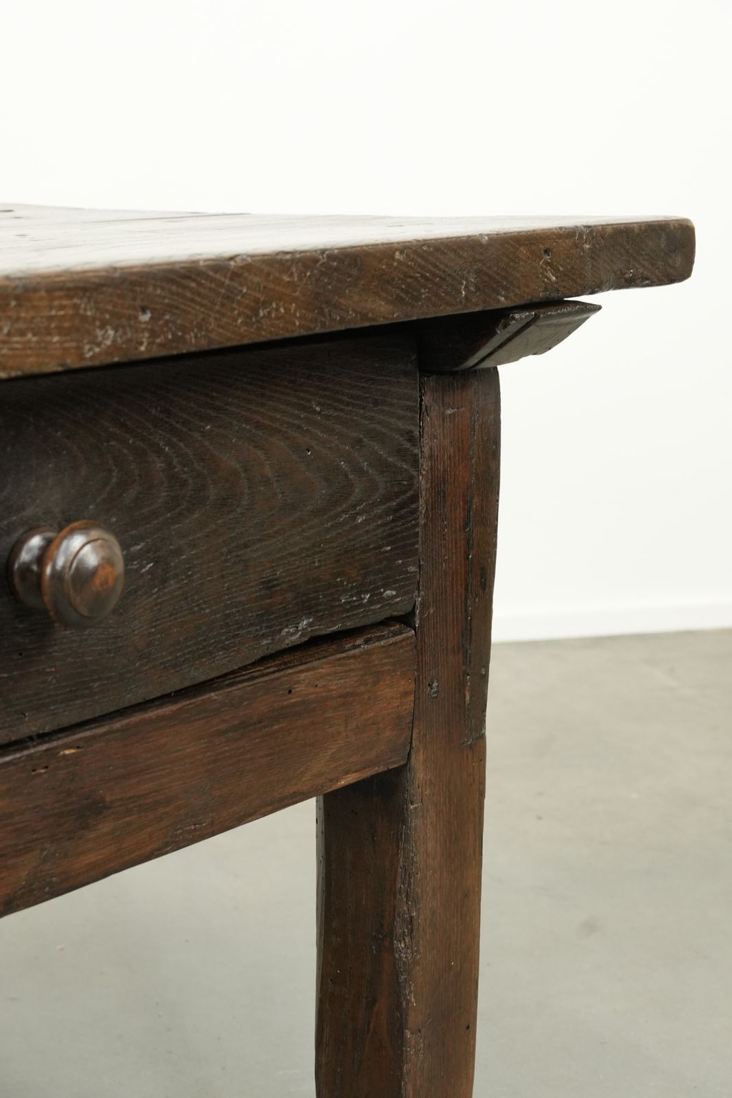 photo for sale Antieke Zuid Europese Salontafel, 18e Eeuw, Kastanjehout Met Twee Lades En Mooie Patina