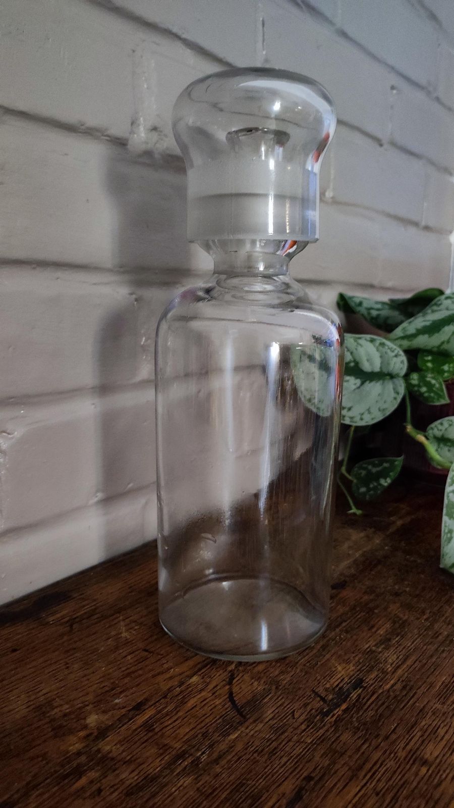 photo vintage Antique French Laboratory Oil Bottle With Large Domed Glass Stopper, 1900s Medical Curiosity