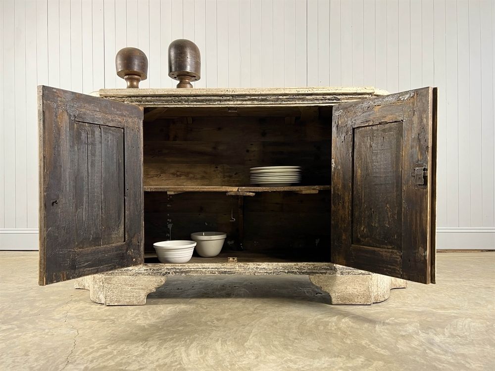 19th Century Italian Sideboard photo vinterior