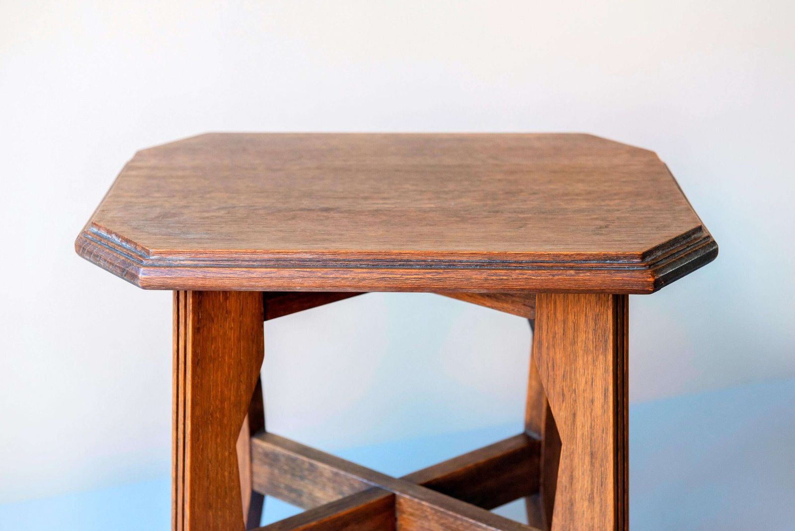 Art Deco / Amsterdamse School Eiken Bijzettafel – Nederlandse Antieke Salontafel, Jaren 1920 photo Meubels