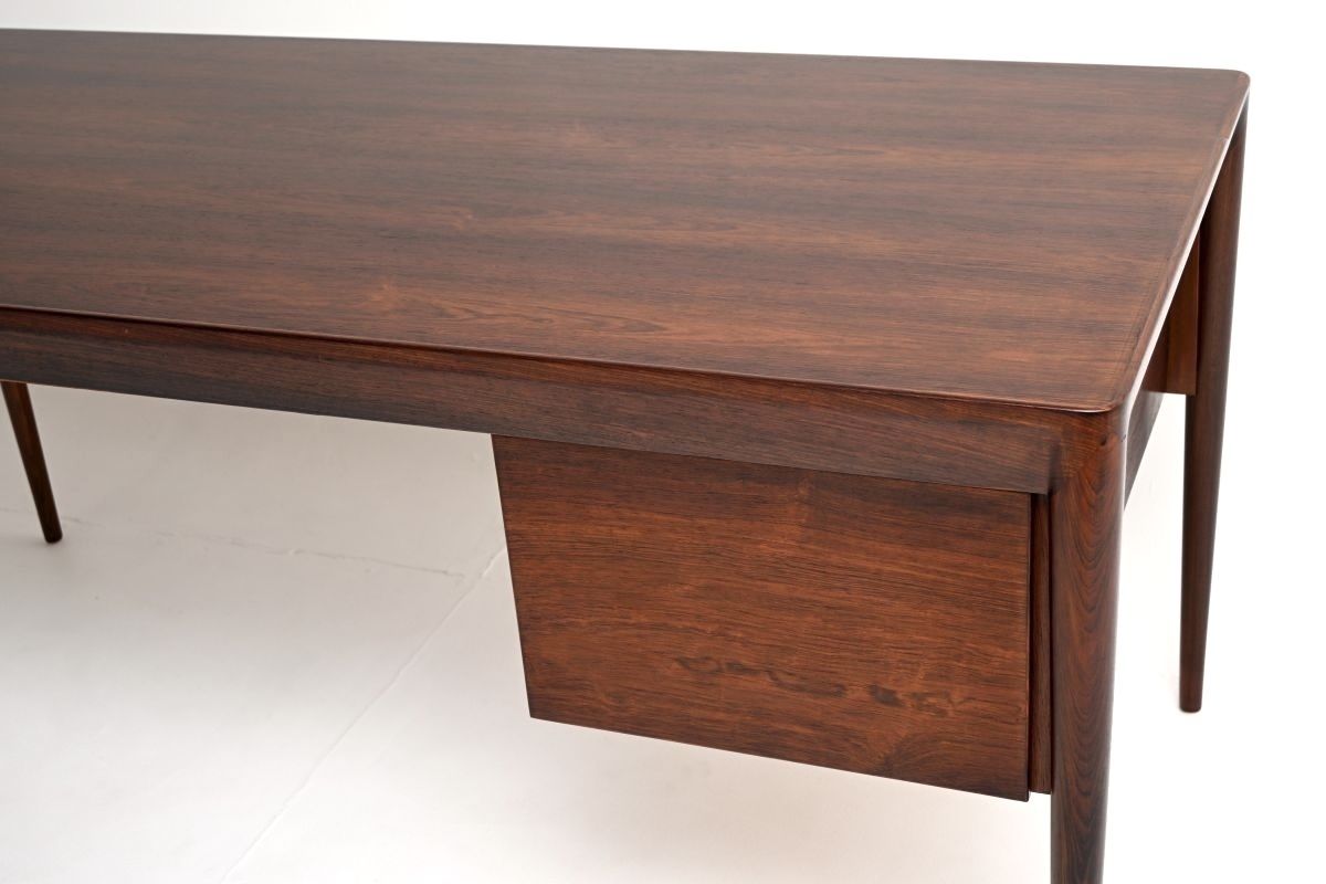 photo vintage Danish Vintage Rosewood Model 36 Desk By Erik Riisager Hansen For Haslev