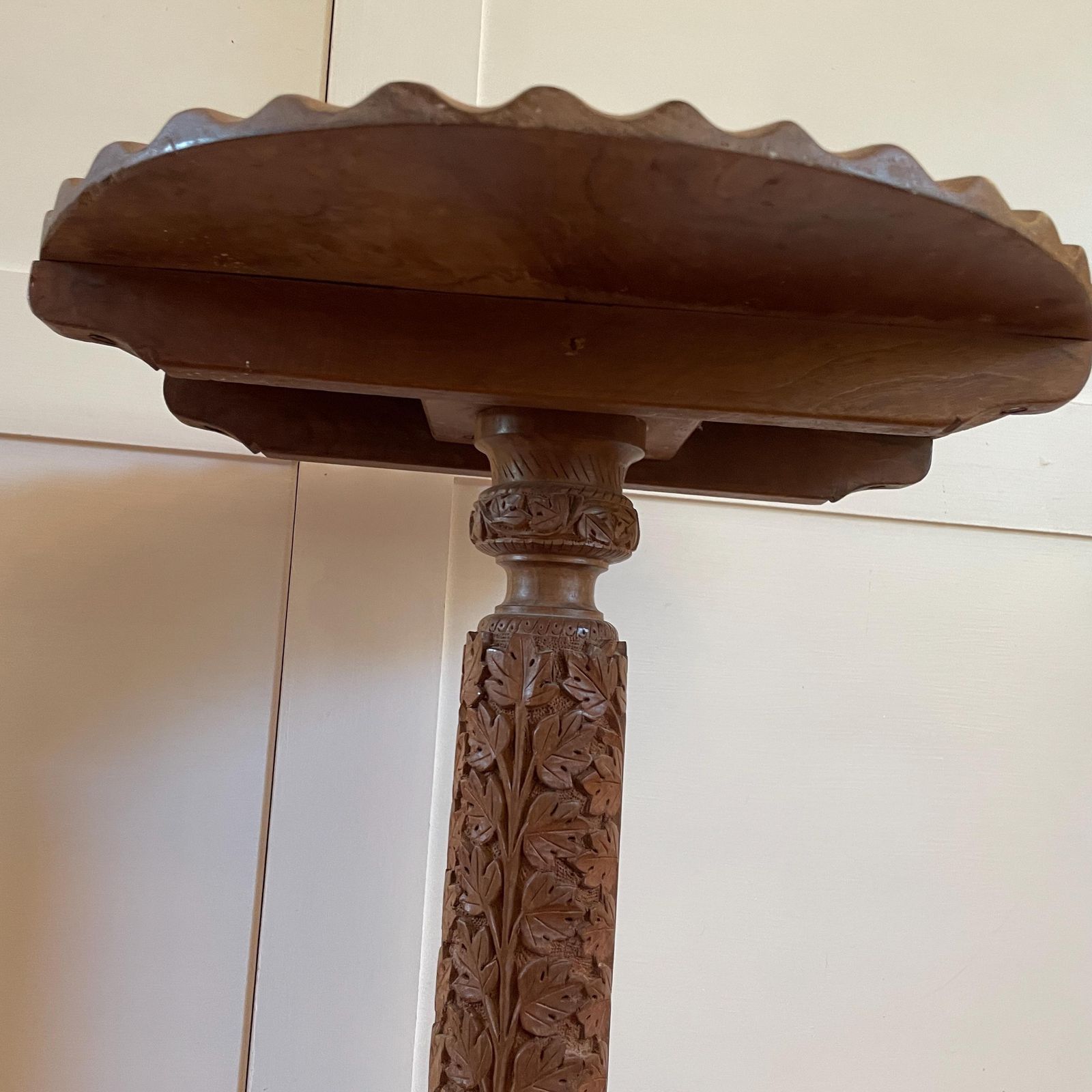 Antique Indian Carved Wood Pedestal Table Floral Motif Pattern Decorative Plant Stand End Table Hand Carved Round Circle Top photo 225.0
