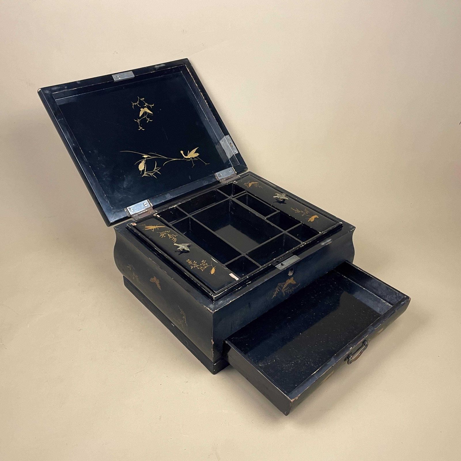 Antique Oriental Lacquer Box Black Painted Jewellery Sewing Box Floral Pattern Asian Chinoiserie Storage Chest Dressing Table Decor photo vintage