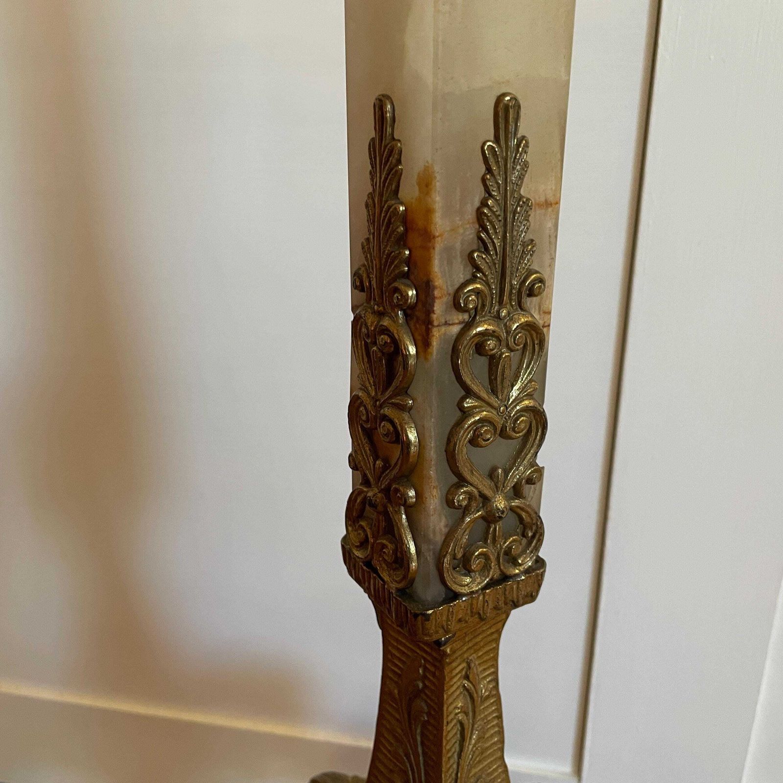 photo vinterior Italian Hollywood Regency Style Hall Tree Stand Standing Coat Hat Rack Marble Onyx Brass Entryway Decor Mid Century C.1960s