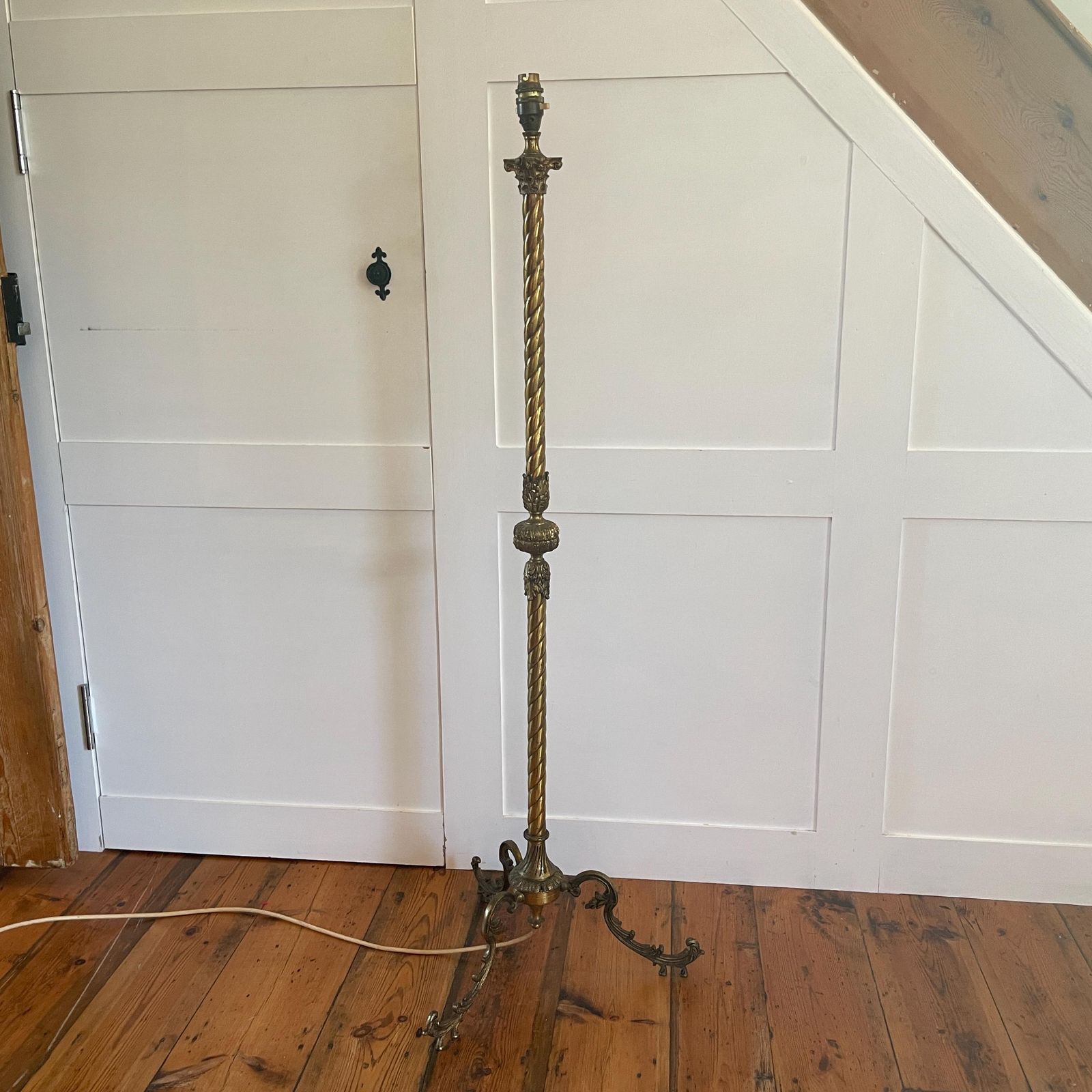 Antique Metal Brass Floor Lamp Gold Twisted Patterned Light Vintage Lighting 3 Feet Ornate Regency Freestanding Twist Elegant Classic photo 259.0