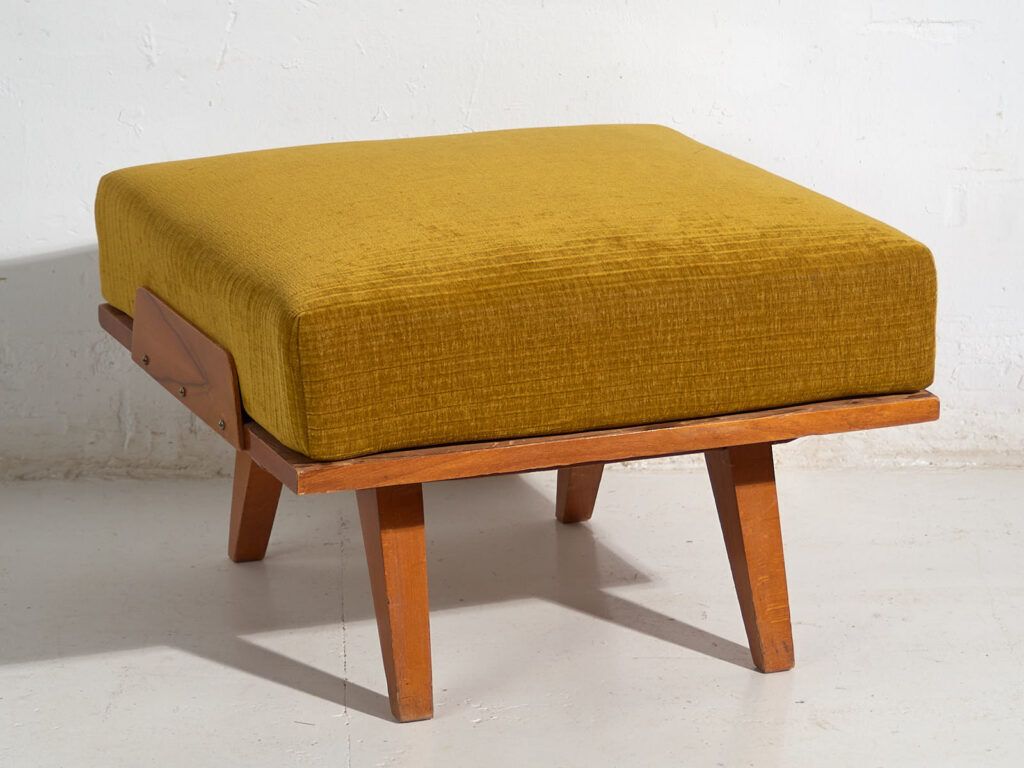 photo vinterior Set Of Two Armchairs And Ottoman – Mid Century Modern (C.1950)
