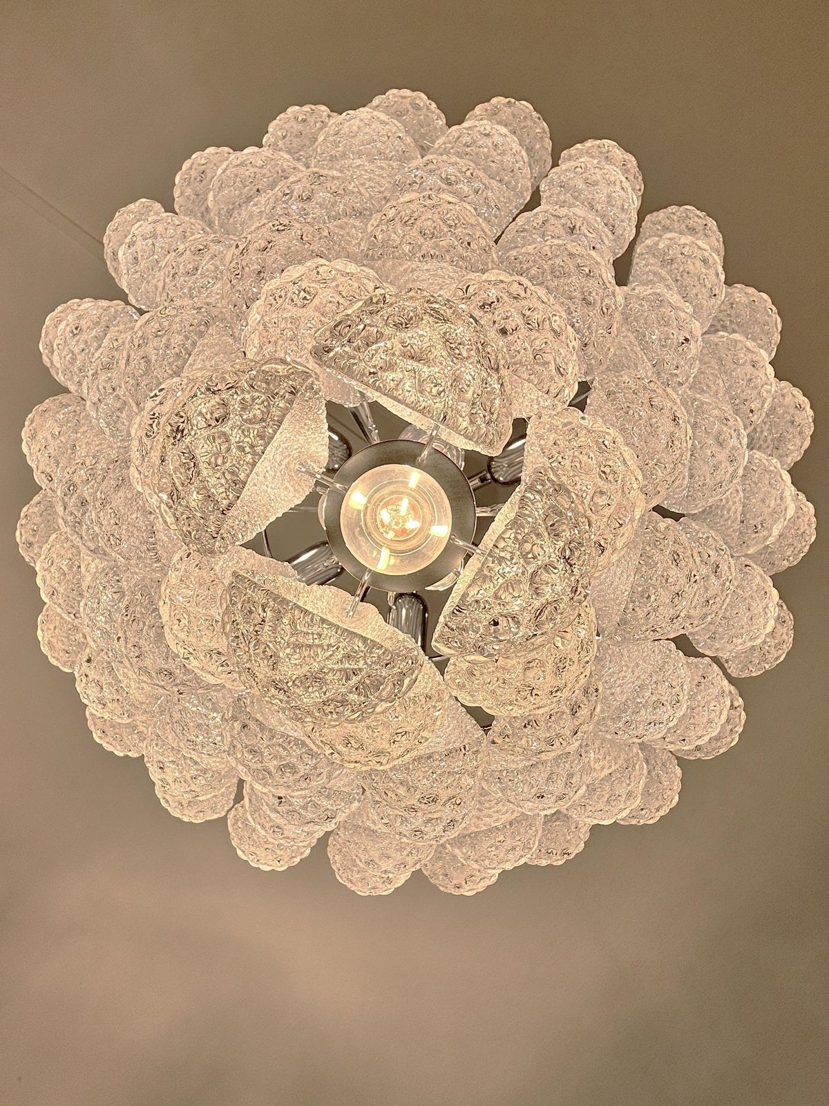 Venetian Luxury Mid Century Modern "Conchiglie" Murano Glass Chandelier photo vinterior