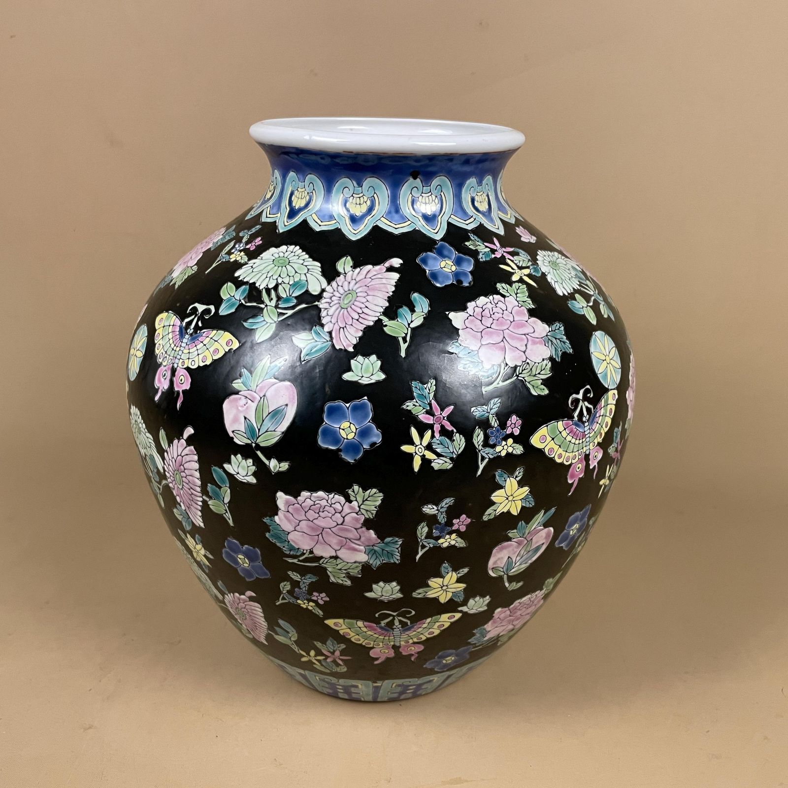 Oriental Antique Decorative Vase Ceramic Pot Japanese Vintage Display Ginger Jar Hand Painted Asian Old Aged Butterfly Floral Pattern Black photo 85.0