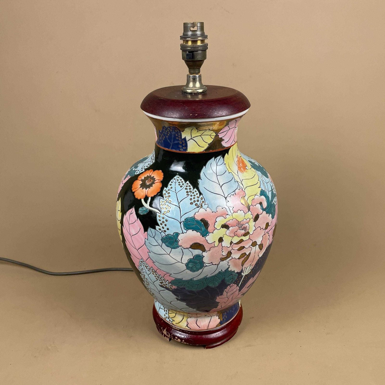 Oriental Ceramic Lamp Light Bedside Table Hand Painted Floral Design Black Pink Chinese Vase Cottage Antique Wood Base Elegant Classic photo furniture