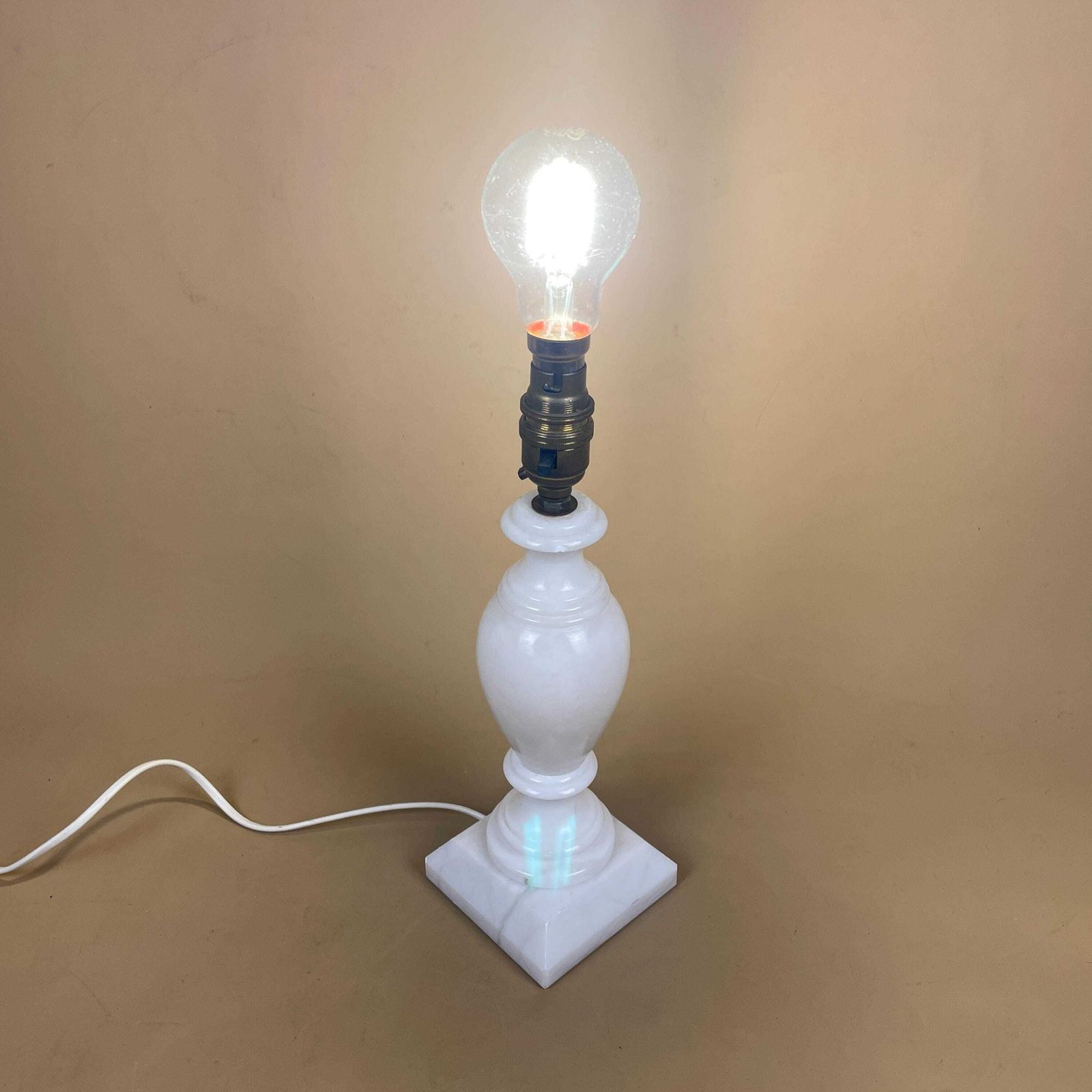 photo furniture Antique Alabaster Onyx Marble Lamp Light White Bedside Side Table Desk Marbled Patterned Vintage Downton Stone Heavy Classic Natural Square