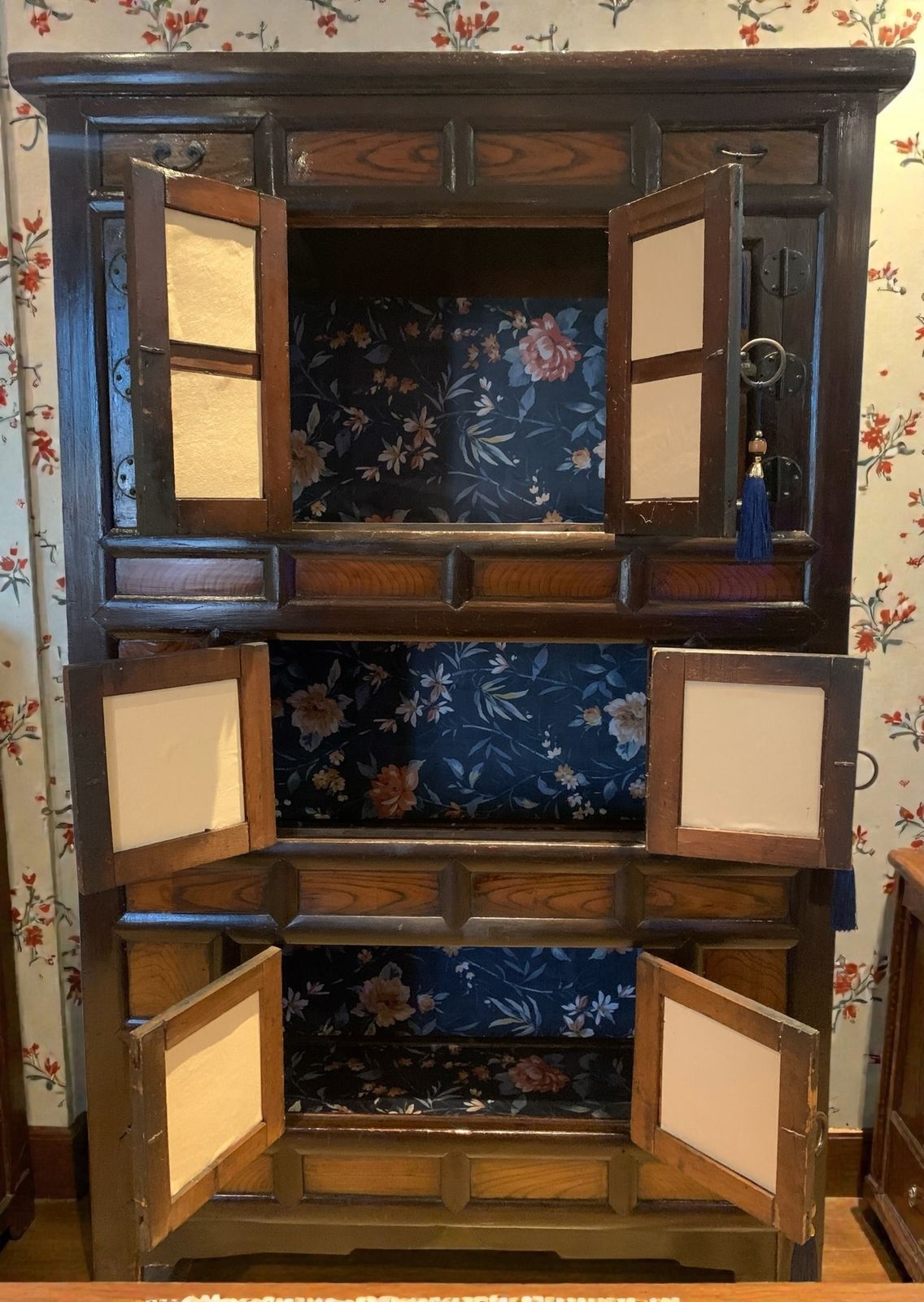 Furniture Vintage Korean Elm Bandaji Cabinet /Scholars/Wedding photo