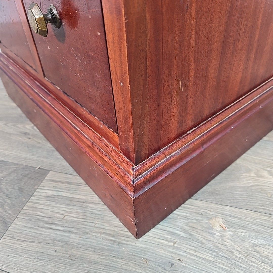 photo vintage Vintage Mahogany Chest Drawers Small Cabinet Apothecary Bedside Table Wooden