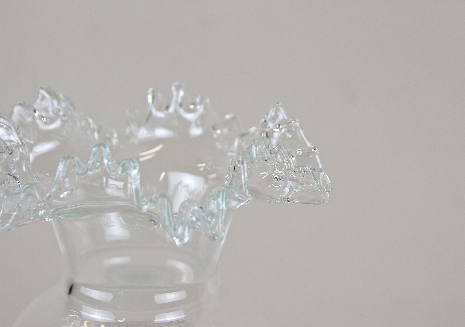 photo furniture 20th Century Art Nouveau Clear Glass Vase, Ruffled Edge, Austria Circa 1910