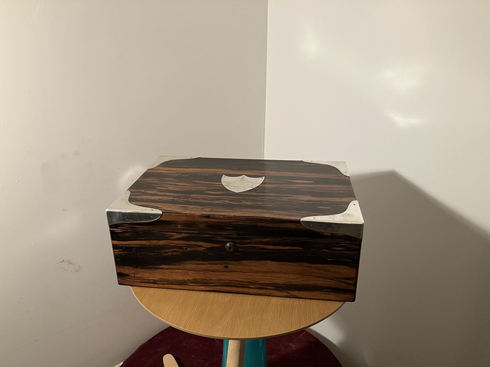 photo vinterior Antique Humidor In Coromandel Wood With Military Provenance