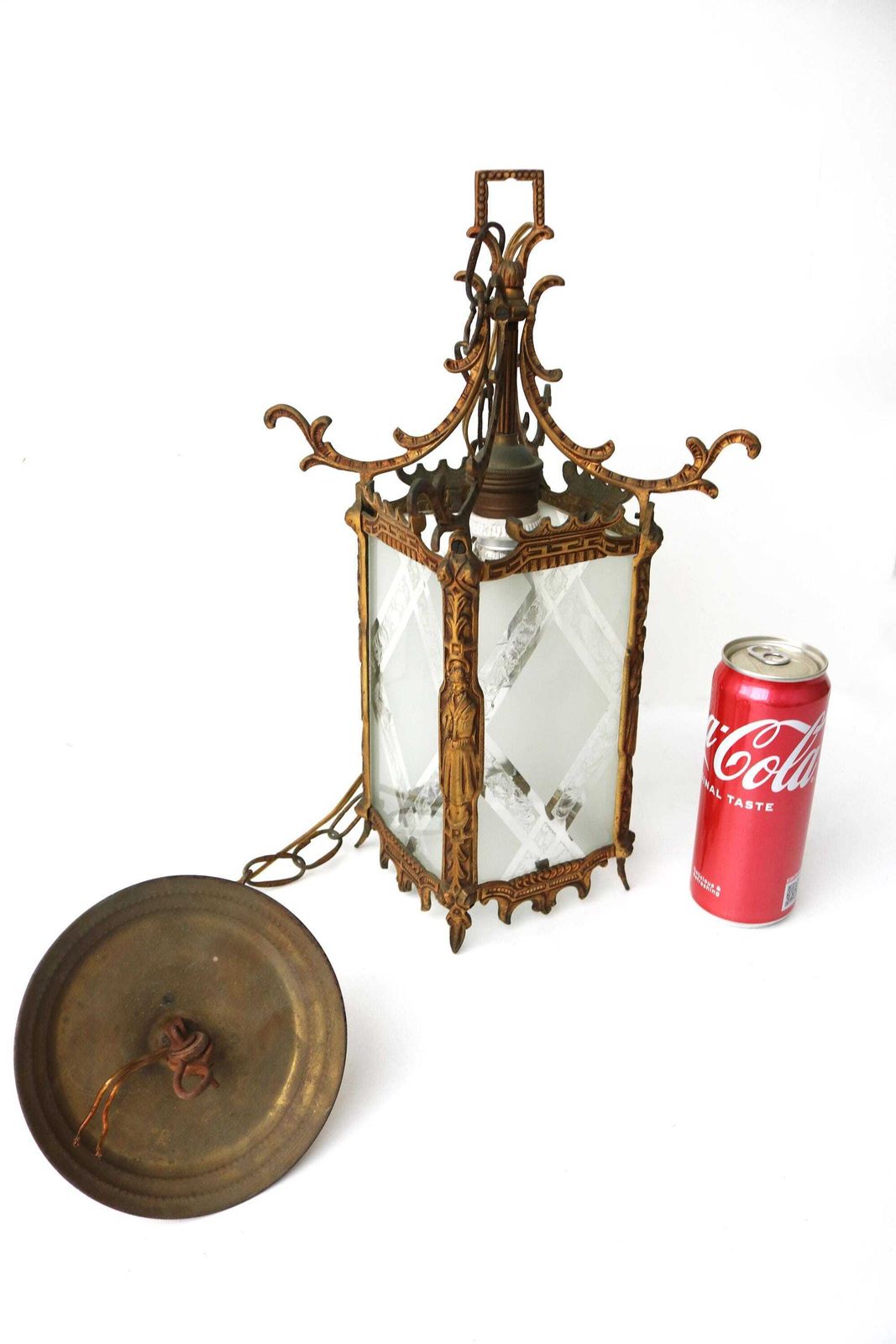 photo vintage Elegant Antique Brass Etched Glass Hanging Lantern – Japanese / Oriental Inspired Design