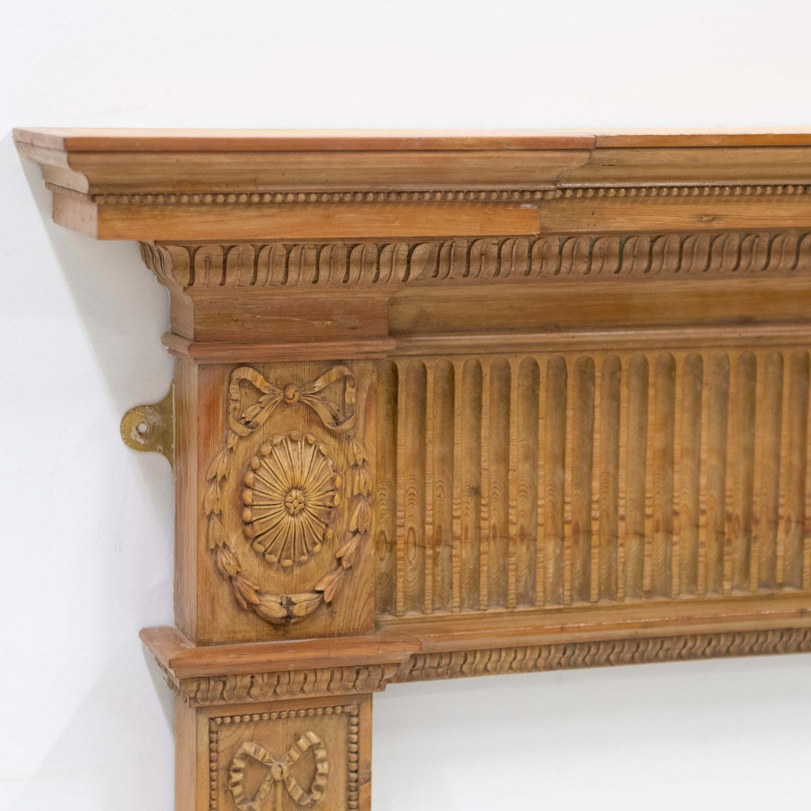 photo furniture Antique Georgian Pine Wooden Fireplace Surround