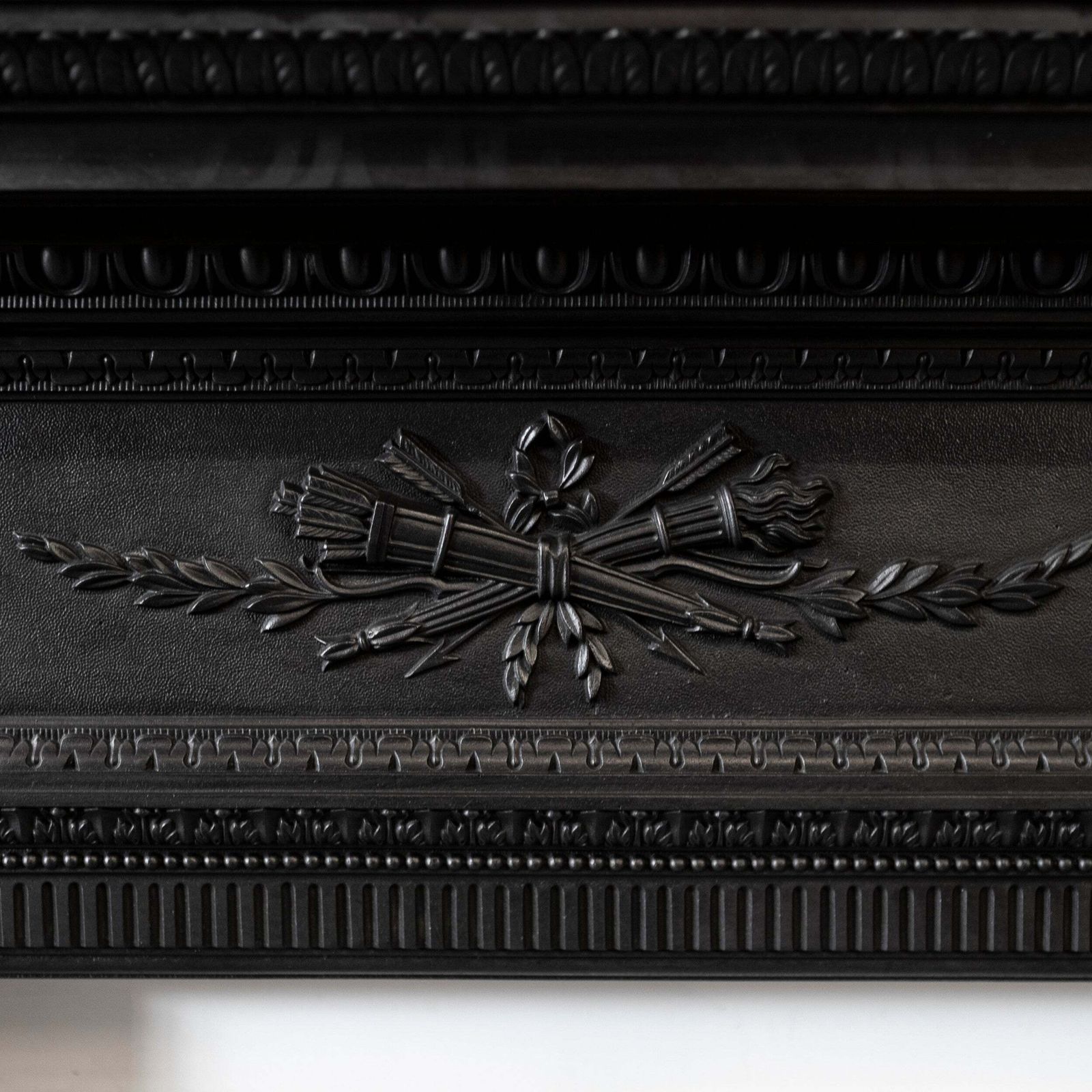 photo vinterior Large Antique Cast Iron Fireplace Surround
