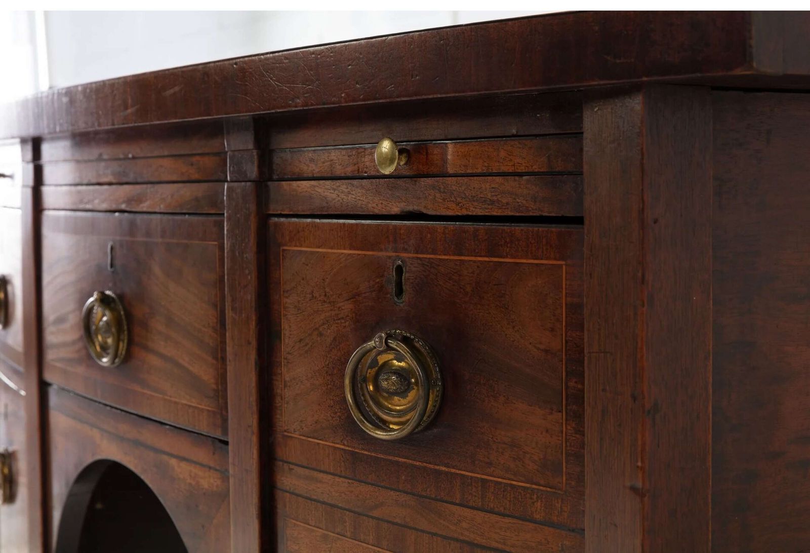 Good George III Mahogany Bow Fronted Sideboard photo vinterior