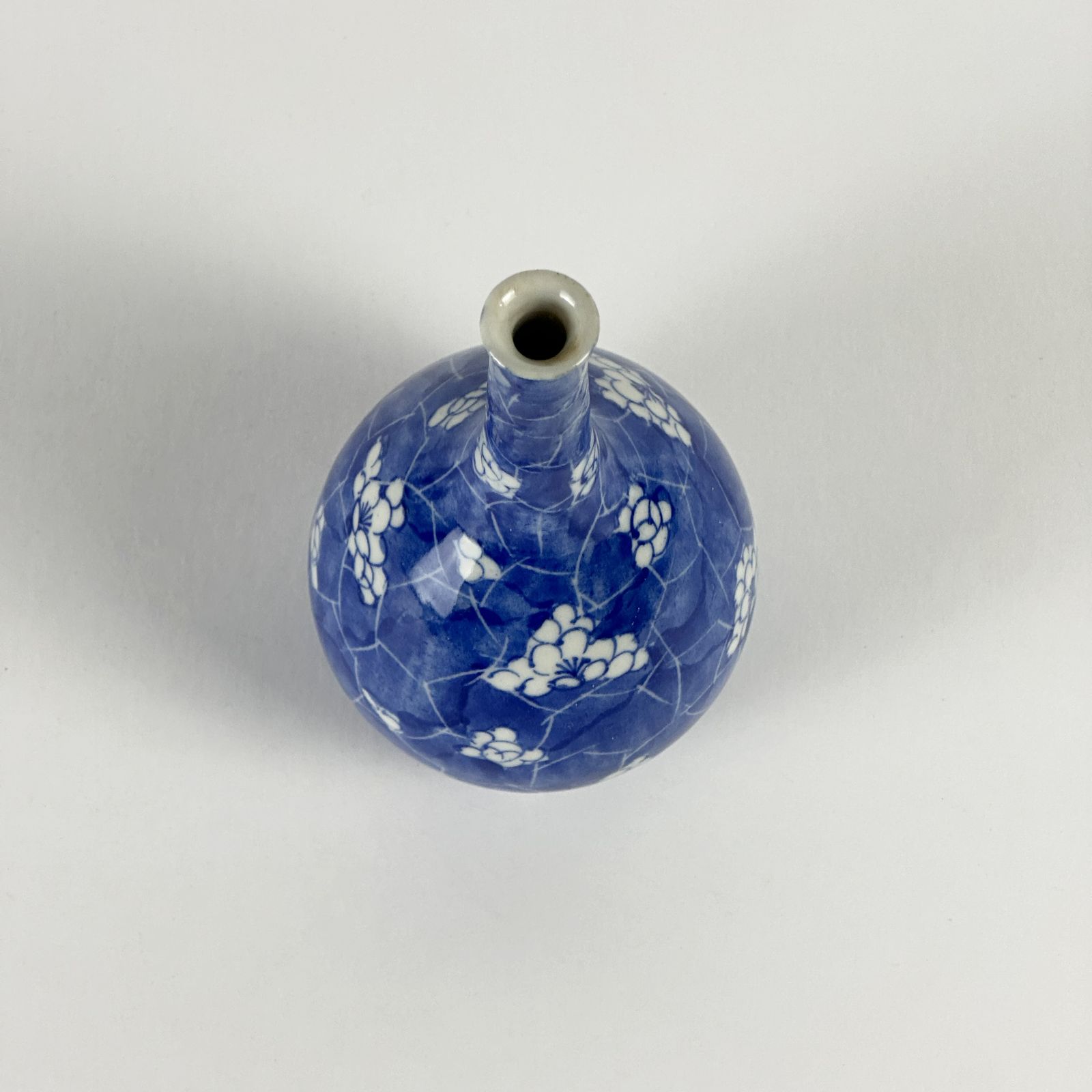 photo furniture Small Chinese Blue And White Porcelain Prunus Solifleur Vase, Qing Style