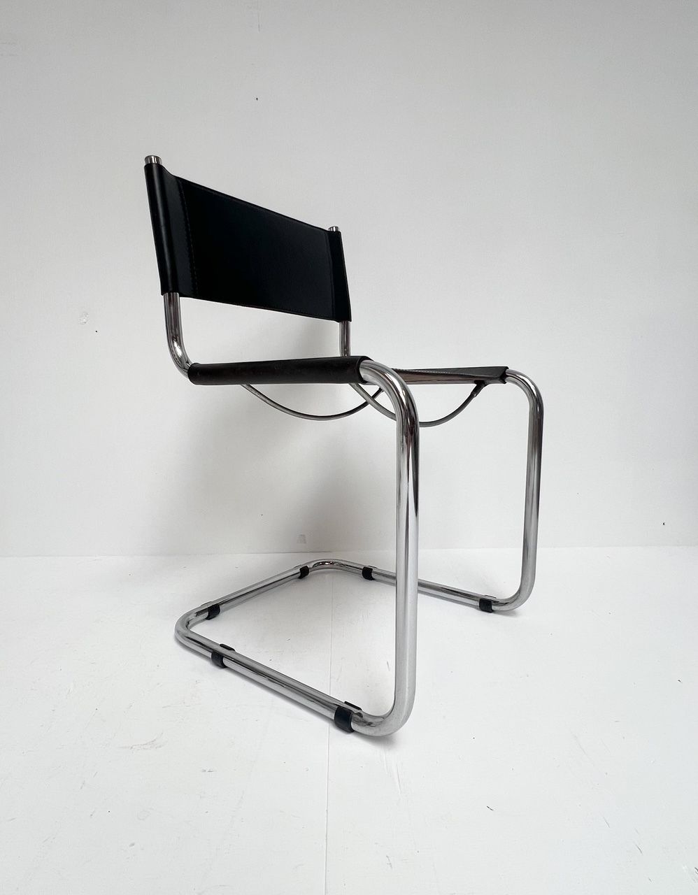 photo furniture Set Of 4 Leather Marcel Breuer & Mart Stam Chairs, 1980s