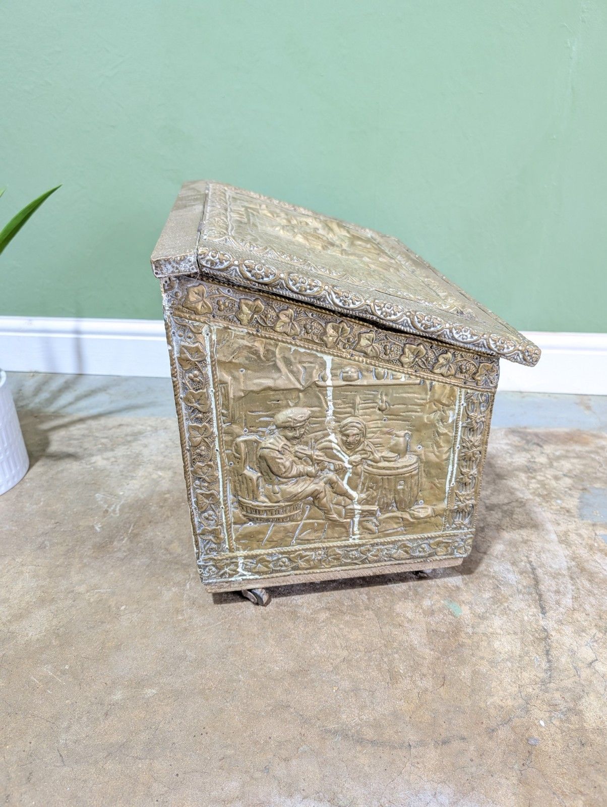 Victorian Embossed Brass Coal Box On Ceramic  Design Kindling Storage Tavern photo vintage
