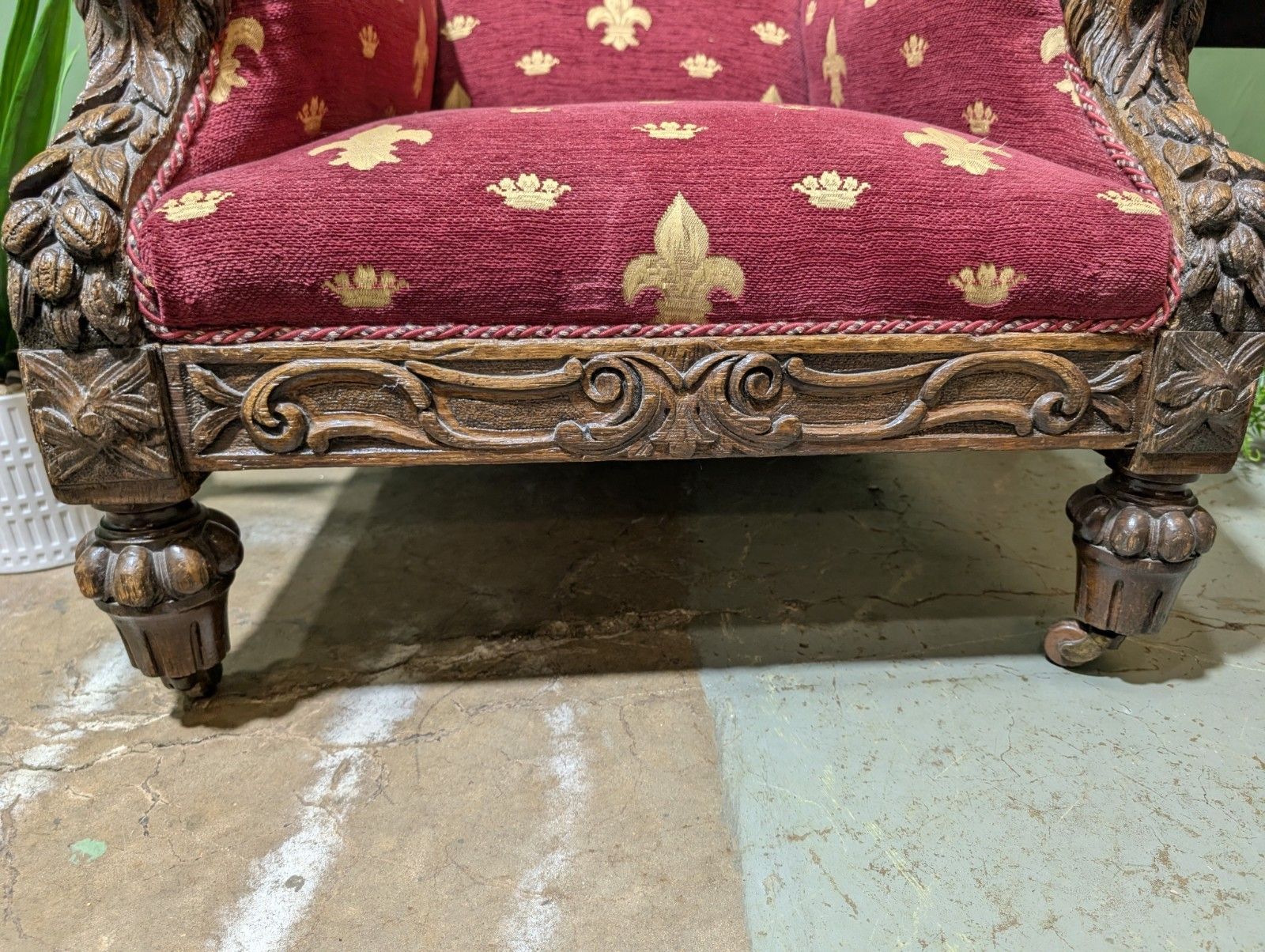 photo furniture Antique Victorian Oak Carved Armchair With Lions Head Fleur De Lis Fabric