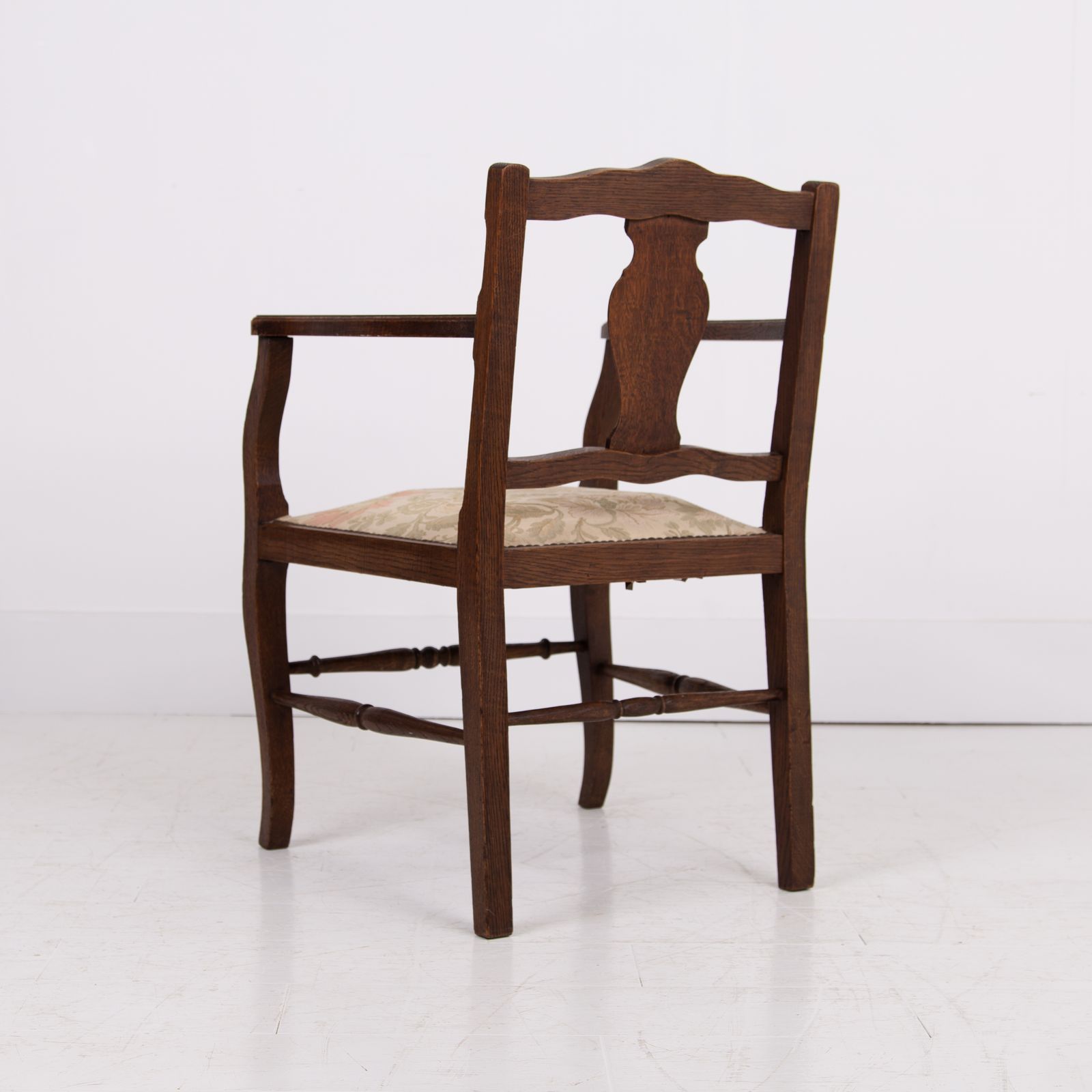 photo vinterior Vintage Pair Of Attractive Oak Occasional Armchairs C1930