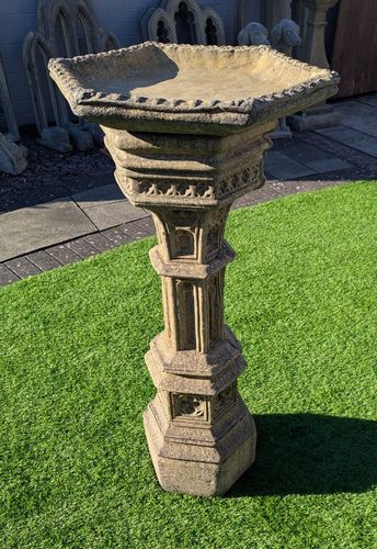 Vintage Medieval Style English Stone Bird Bath Delivery Available 0018.