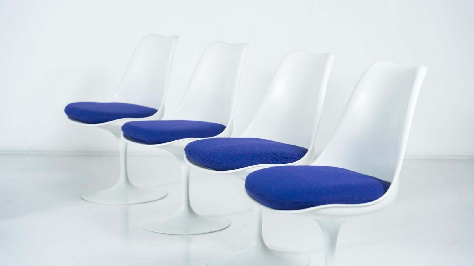 "Tulip" Chairs And Amrchairs By Eero Saarinen, Knoll Studio   New Upholstery photo furniture