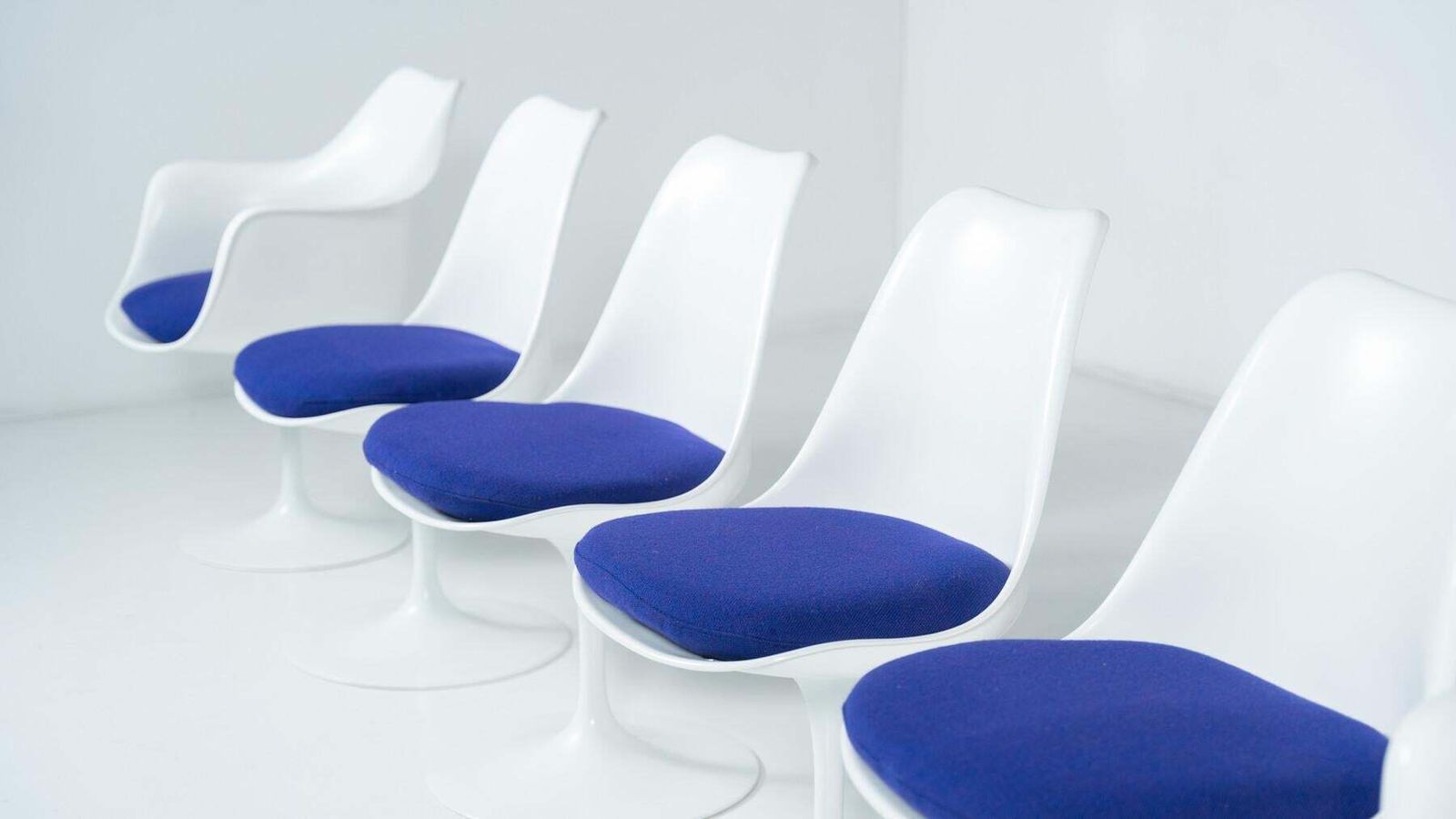 "Tulip" Chairs And Amrchairs By Eero Saarinen, Knoll Studio   New Upholstery photo buy