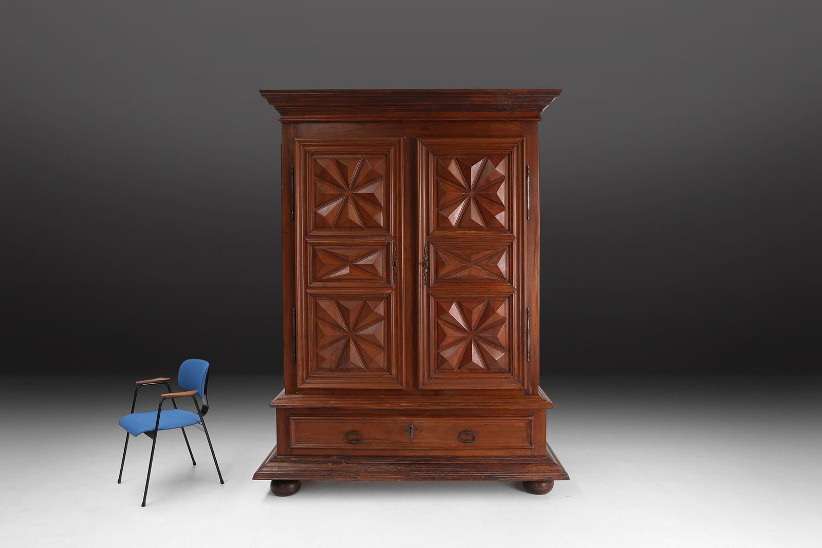 photo vintage French Louis XIII Oak Wardrobe With Geometric Carving, Early 17th Century