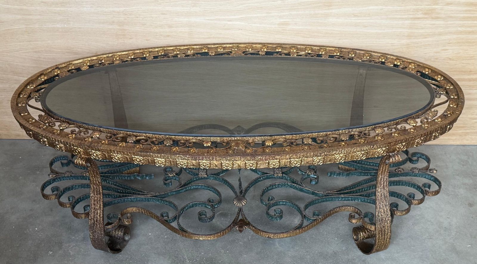 Table basse italienne Hollywood Regency en fer doré, ovale à 2 niveaux, décor de corde et glands photo Mobilier