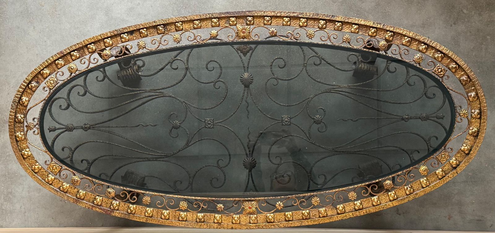 Table basse italienne Hollywood Regency en fer doré, ovale à 2 niveaux, décor de corde et glands photo vinterior