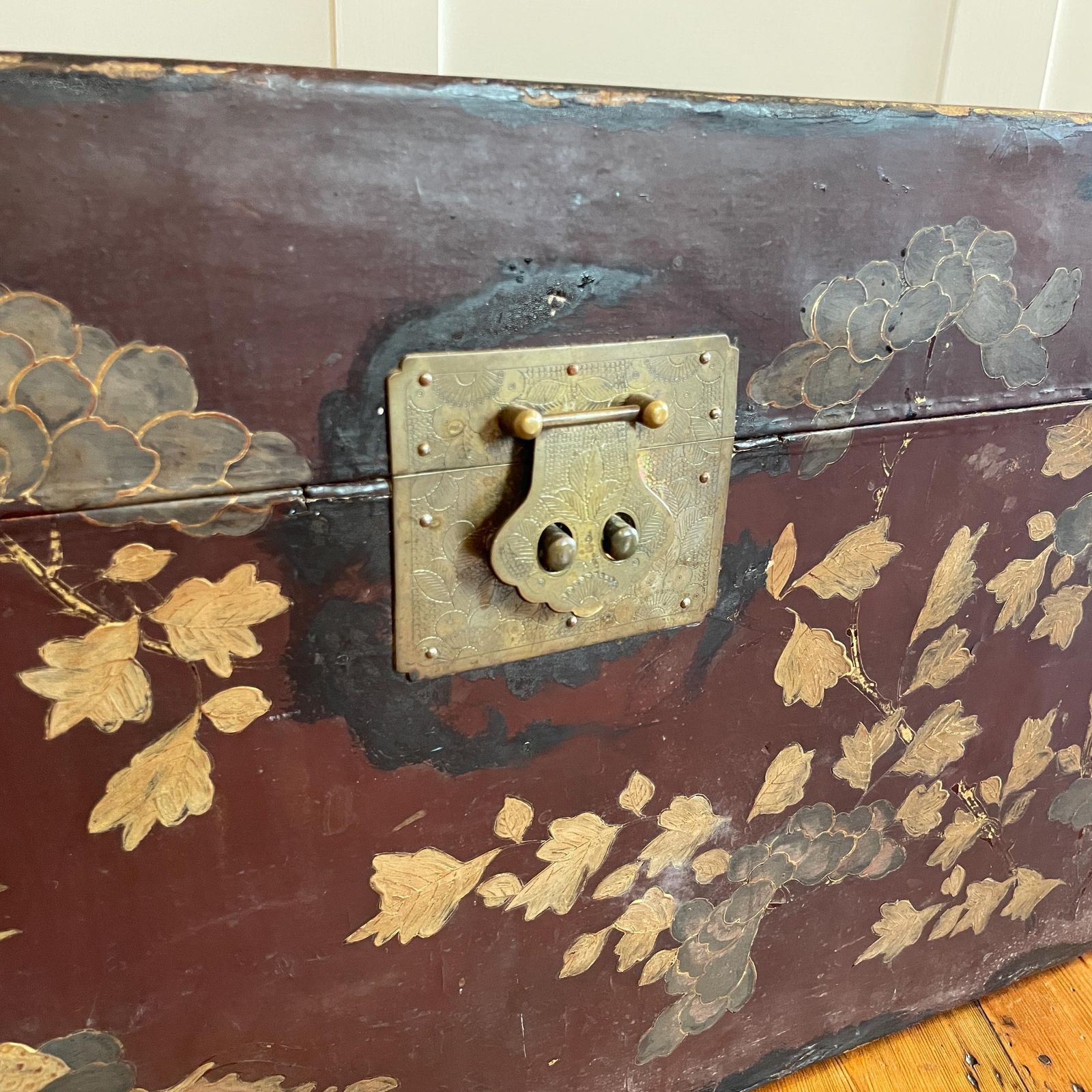 Large Hand Painted Chinese Trunk Dark Red Lacquered Oriental Storage Chest Vintage Blanket Box Coffee Table Decor Asian photo Furniture
