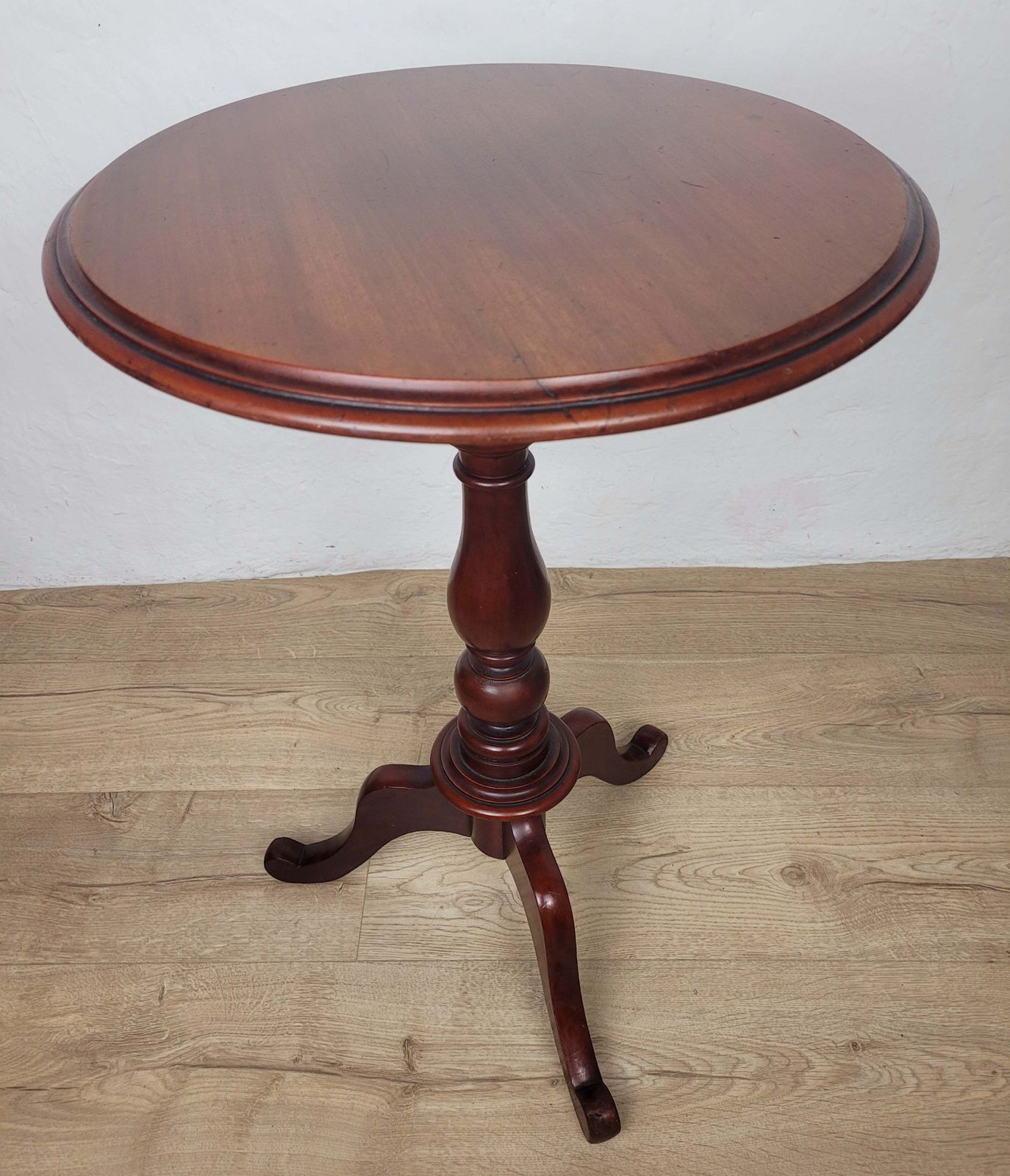Victorian Pedestal Tripod Table English 19th Century Mahogany photo furniture