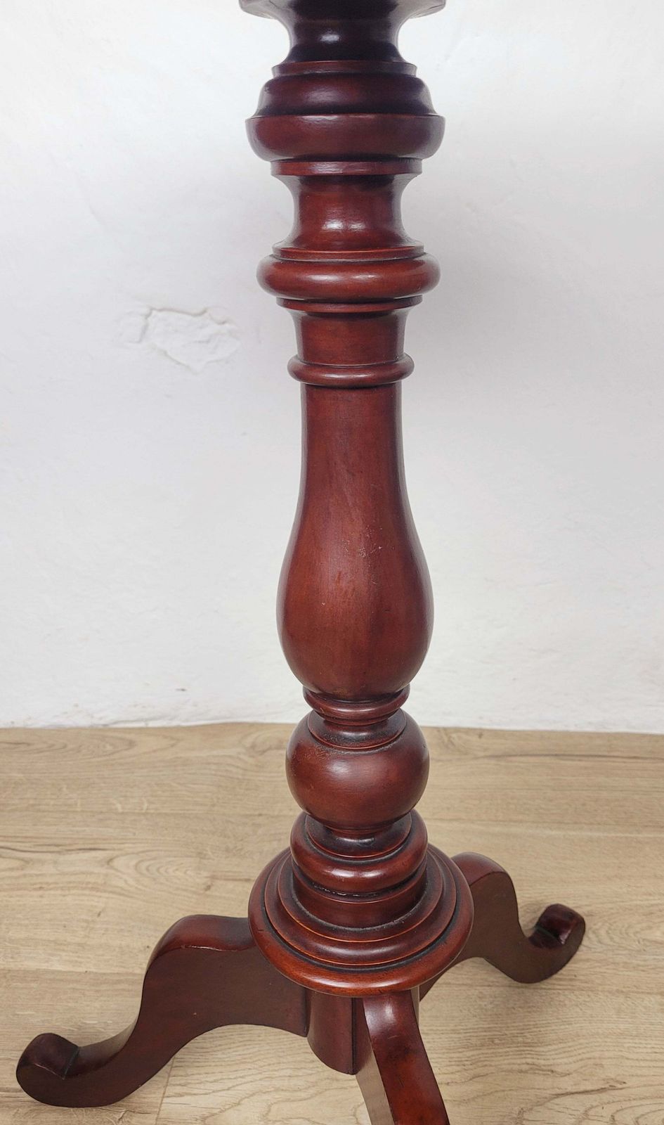 Victorian Pedestal Tripod Table English 19th Century Mahogany photo 300.0