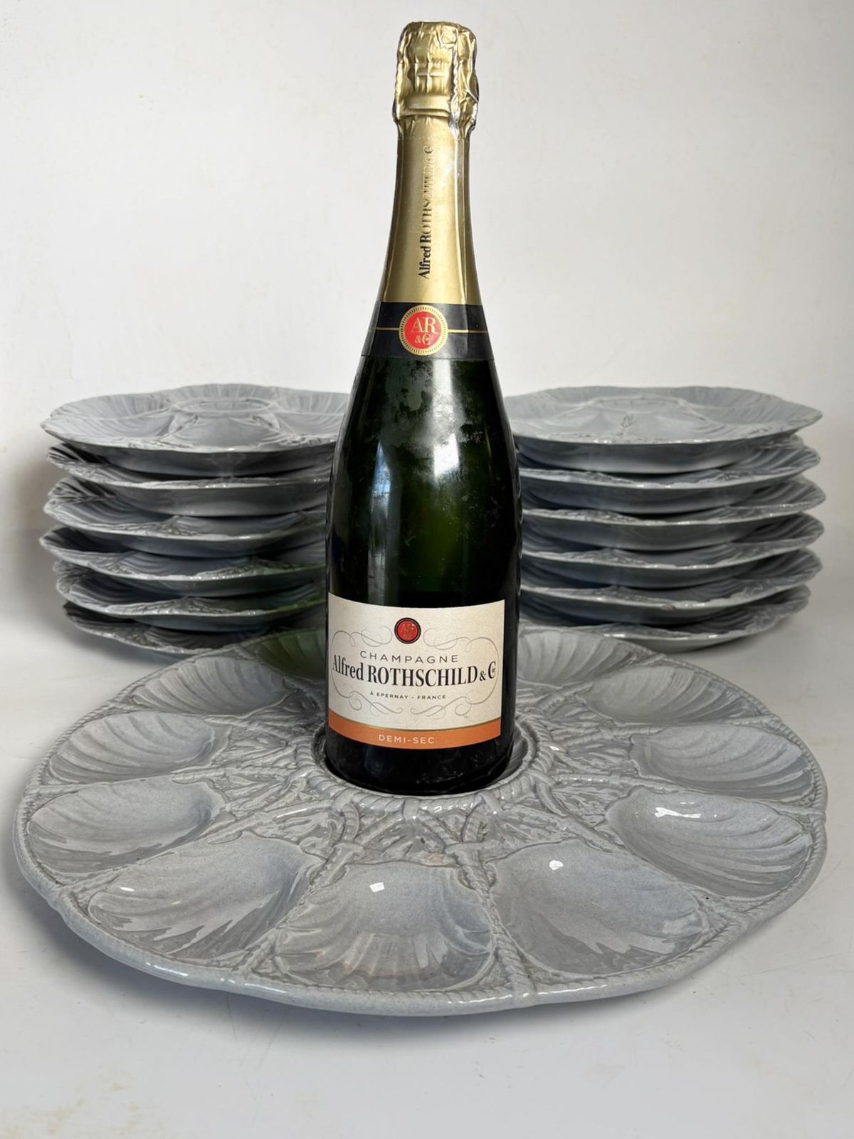 Oyster Dish And Plates. Set Of 13 Pieces Sarreguemines, France photo for sale